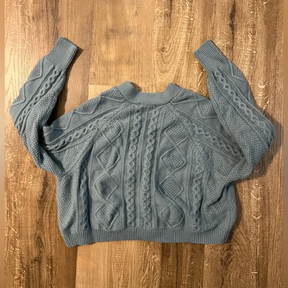 Madewell Cable Knit V-Neck Crop Cardigan in Faded River - Picture 6 of 7